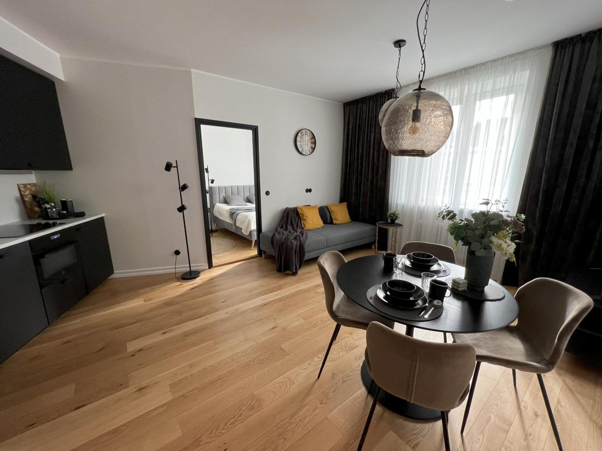 Cozy In Old Town Apartment *